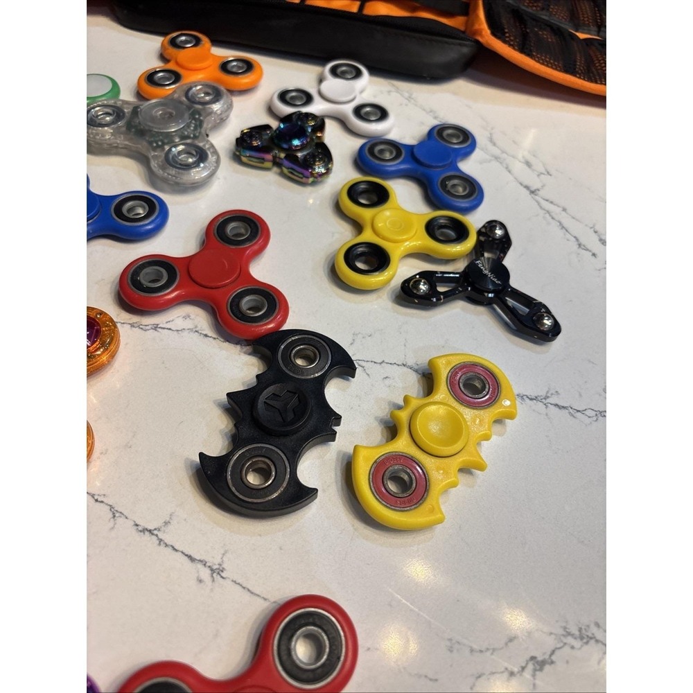 25- Fidget Spinner Lot With Case - Picture 4 of 10